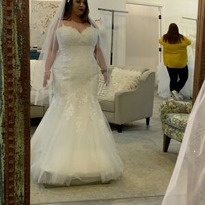 Elegant White Lace Wedding Dress